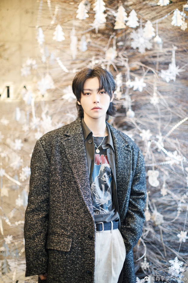 Twist căng trên Weibo: Cô gái bí ẩn tung loạt clip phòng the của dàn idol thực chất là gái gọi được công ty nuôi? - Ảnh 3. Twist căng trên Weibo: Cô gái bí ẩn tung loạt clip phòng the của dàn idol thực chất là gái gọi được công ty nuôi? - Ảnh 3.