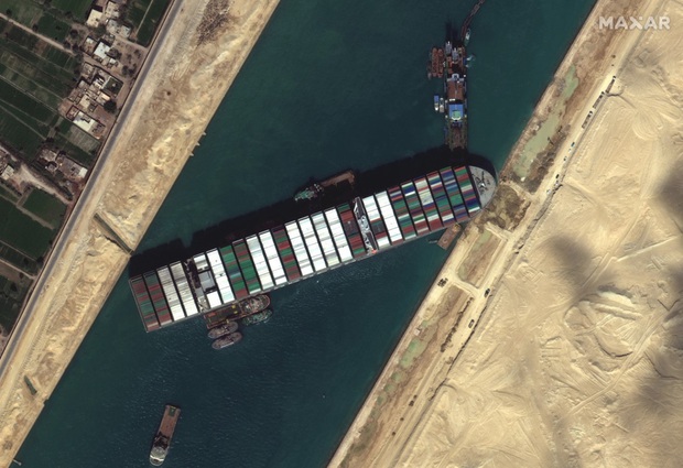 Dù đã giải cứu thành công nhưng vụ siêu tàu hàng mắc kẹt tại kênh đào Suez đã gây ra thiệt hại kinh khủng đến mức nào? - Ảnh 1.