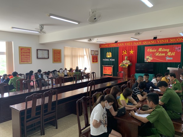 Cô gái 9x biến nhà nghỉ thành điểm thác loạn ma túy cho hàng chục thanh niên nam nữ - Ảnh 3. Cô gái 9x biến nhà nghỉ thành điểm thác loạn ma túy cho hàng chục thanh niên nam nữ - Ảnh 3.