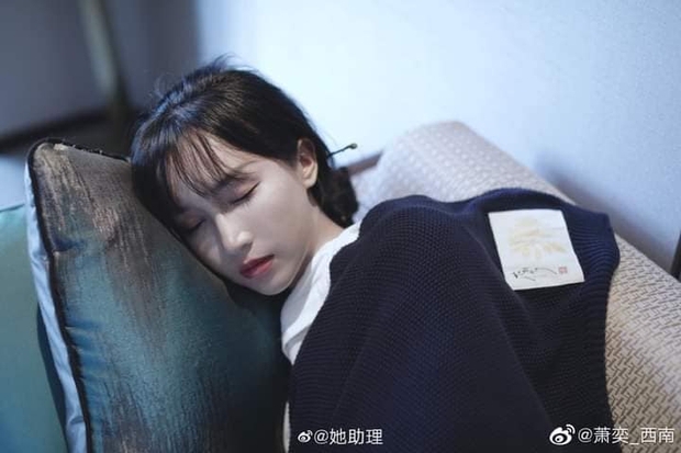 Nhan sắc Lý Tử Thất trên mạng và ngoài đời khác nhau thật xa, do góc mặt hay chỉnh sửa ảnh quá đà? - Ảnh 8. Nhan sắc Lý Tử Thất trên mạng và ngoài đời khác nhau thật xa, do góc mặt hay chỉnh sửa ảnh quá đà? - Ảnh 8.