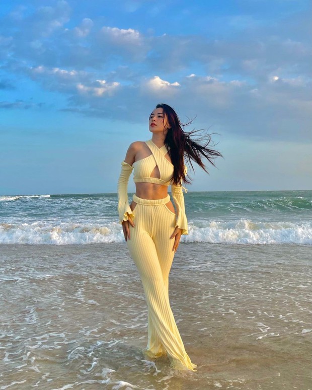 Instagram look của sao Việt tuần qua: Chi Pu hở bạo nhất, Linh Ka diện váy ngắn khoe chân cực phẩm - Ảnh 2.