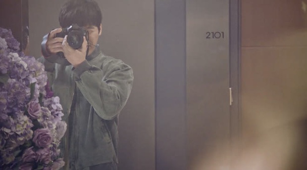 Phải chụp ảnh vợ hôn người đàn ông khác, chồng real của Kim So Yeon ở Penthouse 2 được netizen thương cảm vì quá nhọ - Ảnh 2. Phải chụp ảnh vợ hôn người đàn ông khác, chồng real của Kim So Yeon ở Penthouse 2 được netizen thương cảm vì quá nhọ - Ảnh 2.
