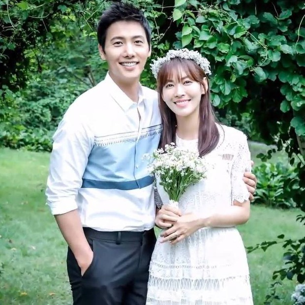 Phải chụp ảnh vợ hôn người đàn ông khác, chồng real của Kim So Yeon ở Penthouse 2 được netizen thương cảm vì quá nhọ - Ảnh 5. Phải chụp ảnh vợ hôn người đàn ông khác, chồng real của Kim So Yeon ở Penthouse 2 được netizen thương cảm vì quá nhọ - Ảnh 5.
