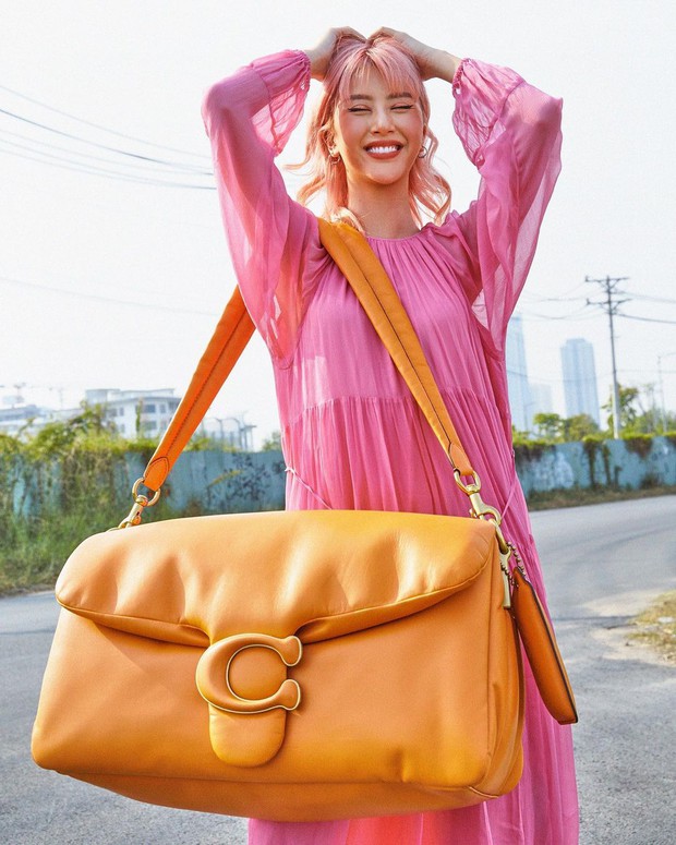 Instagram look của sao Việt tuần qua: Chi Pu hở bạo nhất, Linh Ka diện váy ngắn khoe chân cực phẩm - Ảnh 3.