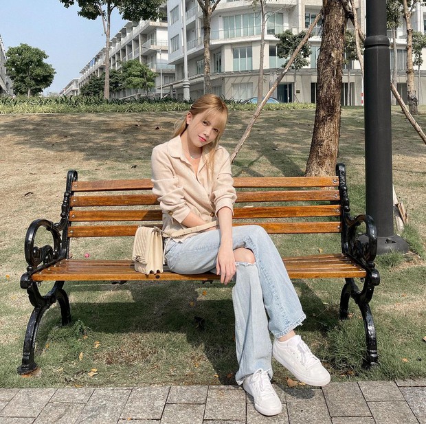 Instagram look của sao Việt tuần qua: Chi Pu hở bạo nhất, Linh Ka diện váy ngắn khoe chân cực phẩm - Ảnh 1.