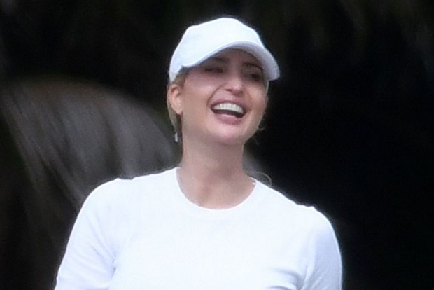 Cuộc sống sau khi rời Nhà Trắng của “nữ thần” Ivanka Trump: Nhan sắc ngày càng rạng ngời nhưng người hâm mộ lại lo lắng vì lý do khác - Ảnh 5. Cuộc sống sau khi rời Nhà Trắng của “nữ thần” Ivanka Trump: Nhan sắc ngày càng rạng ngời nhưng người hâm mộ lại lo lắng vì lý do khác - Ảnh 5.