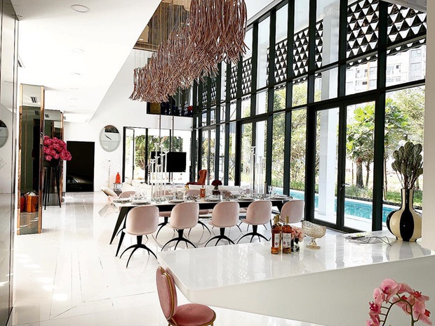 Cận cảnh biệt thự nơi Ngọc Trinh bị mất trộm: Giá 50 tỷ, rộng 800m2, độ giàu có bậc nhất nhì showbiz - Ảnh 3. Cận cảnh biệt thự nơi Ngọc Trinh bị mất trộm: Giá 50 tỷ, rộng 800m2, độ giàu có bậc nhất nhì showbiz - Ảnh 3.