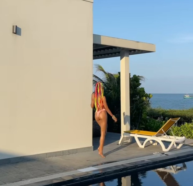 HHen Niê dạo này chăm khoe body thực sự, nhưng nhìn vòng 3 căng đét thế này thì ai mà chả mê chữ ê kéo dài - Ảnh 5. HHen Niê dạo này chăm khoe body thực sự, nhưng nhìn vòng 3 căng đét thế này thì ai mà chả mê chữ ê kéo dài - Ảnh 5.