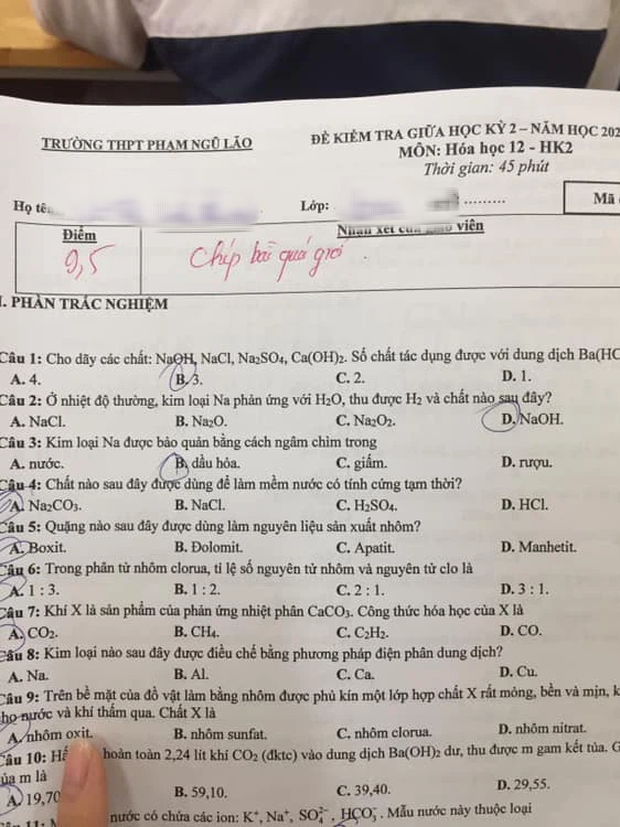 Cô giáo chấm điểm 9,5 không quên cà khịa thêm 4 chữ, học trò đọc xong tự thấy nhột - Ảnh 1. Cô giáo chấm điểm 9,5 không quên cà khịa thêm 4 chữ, học trò đọc xong tự thấy nhột - Ảnh 1.