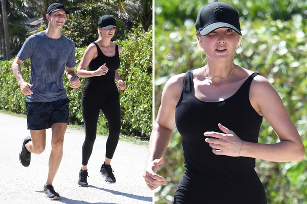 Cuộc sống sau khi rời Nhà Trắng của “nữ thần” Ivanka Trump: Nhan sắc ngày càng rạng ngời nhưng người hâm mộ lại lo lắng vì lý do khác - Ảnh 6. Cuộc sống sau khi rời Nhà Trắng của “nữ thần” Ivanka Trump: Nhan sắc ngày càng rạng ngời nhưng người hâm mộ lại lo lắng vì lý do khác - Ảnh 6.