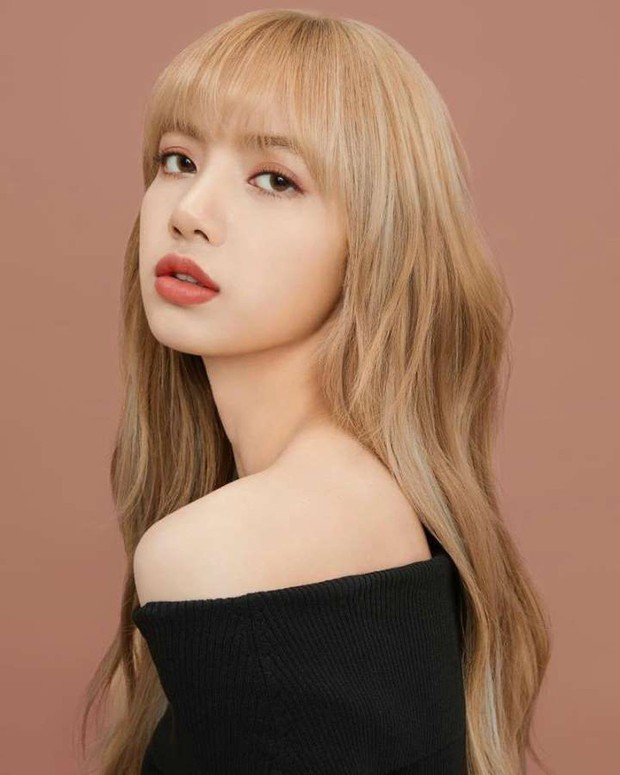 Nữ giảng viên khuấy đảo MXH với nhan sắc giống hệt Lisa (BLACKPINK) - Ảnh 5. Nữ giảng viên khuấy đảo MXH với nhan sắc giống hệt Lisa (BLACKPINK) - Ảnh 5.