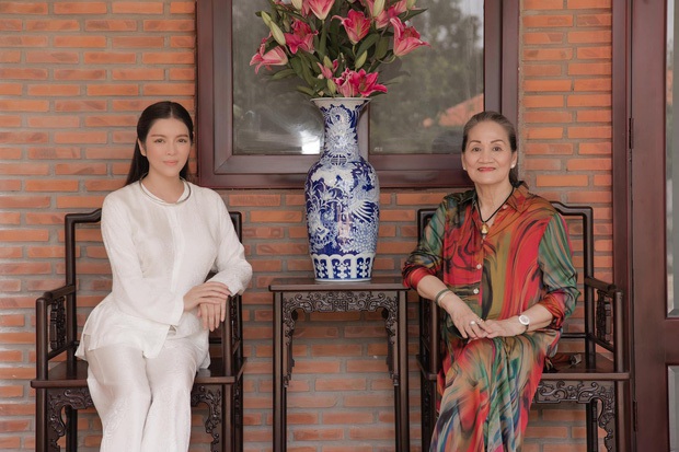 Khoe 3 thế hệ gia đình toàn mỹ nhân, Lý Nhã Kỳ tranh thủ treo thông báo tuyển rể út luôn cho mẹ - Ảnh 7. Khoe 3 thế hệ gia đình toàn mỹ nhân, Lý Nhã Kỳ tranh thủ treo thông báo tuyển rể út luôn cho mẹ - Ảnh 7.