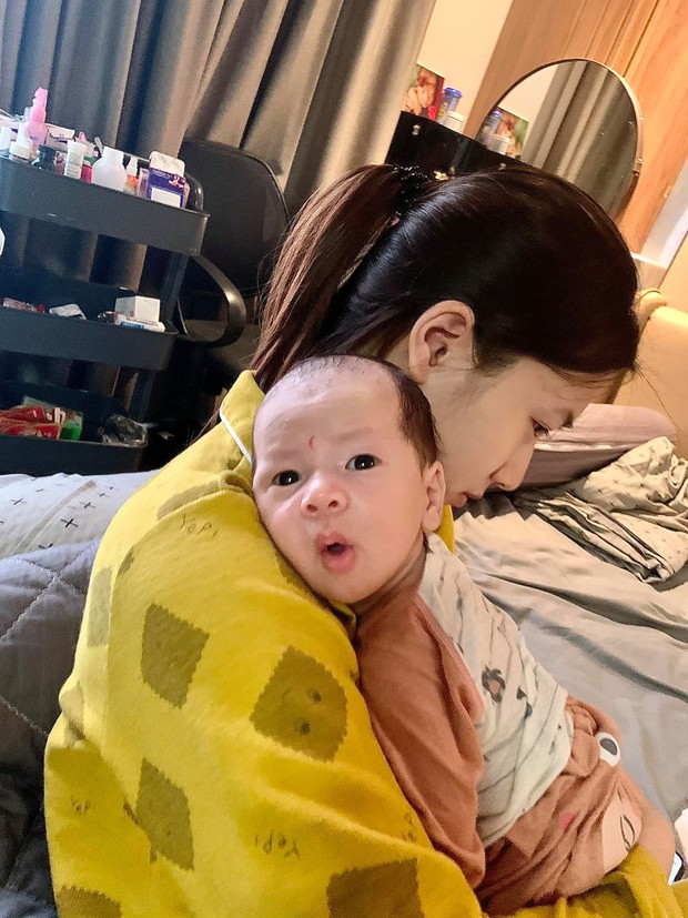 JustaTee đăng ảnh ngày hội ngộ của 2 con cưng quá: Làm đủ 1001 trò, từ mặt xấu đến ngoáy mông như những mầm non giải trí đích thực! - Ảnh 6. JustaTee đăng ảnh ngày hội ngộ của 2 con cưng quá: Làm đủ 1001 trò, từ mặt xấu đến ngoáy mông như những mầm non giải trí đích thực! - Ảnh 6.