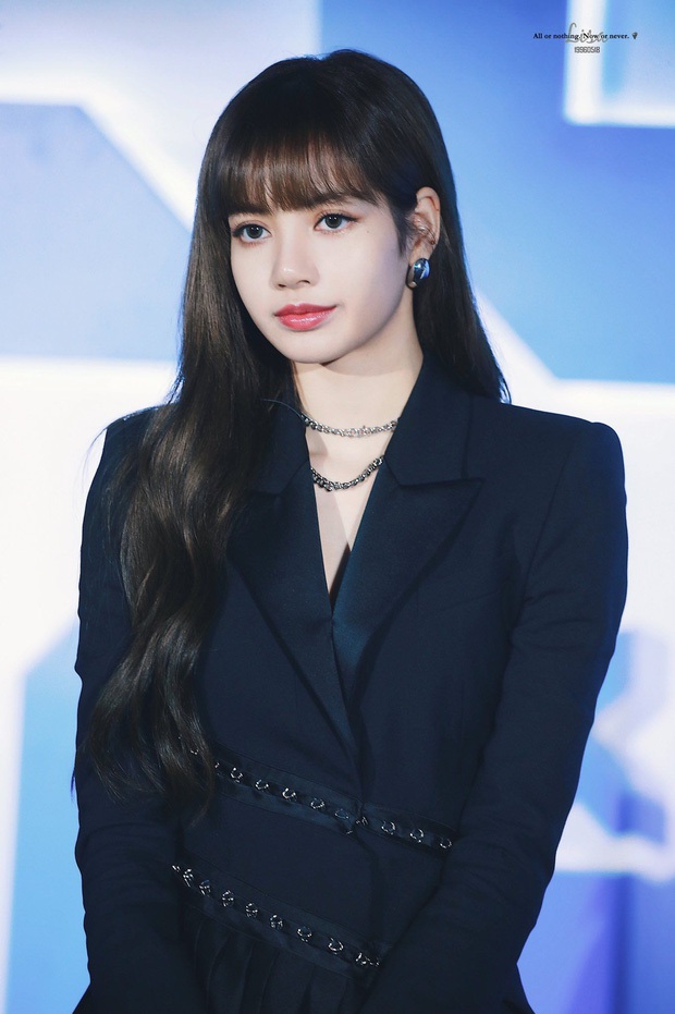 Nữ giảng viên khuấy đảo MXH với nhan sắc giống hệt Lisa (BLACKPINK) - Ảnh 6. Nữ giảng viên khuấy đảo MXH với nhan sắc giống hệt Lisa (BLACKPINK) - Ảnh 6.
