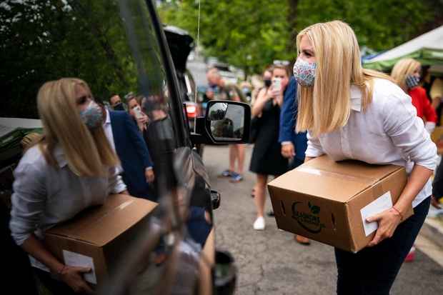 Cuộc sống sau khi rời Nhà Trắng của “nữ thần” Ivanka Trump: Nhan sắc ngày càng rạng ngời nhưng người hâm mộ lại lo lắng vì lý do khác - Ảnh 8. Cuộc sống sau khi rời Nhà Trắng của “nữ thần” Ivanka Trump: Nhan sắc ngày càng rạng ngời nhưng người hâm mộ lại lo lắng vì lý do khác - Ảnh 8.