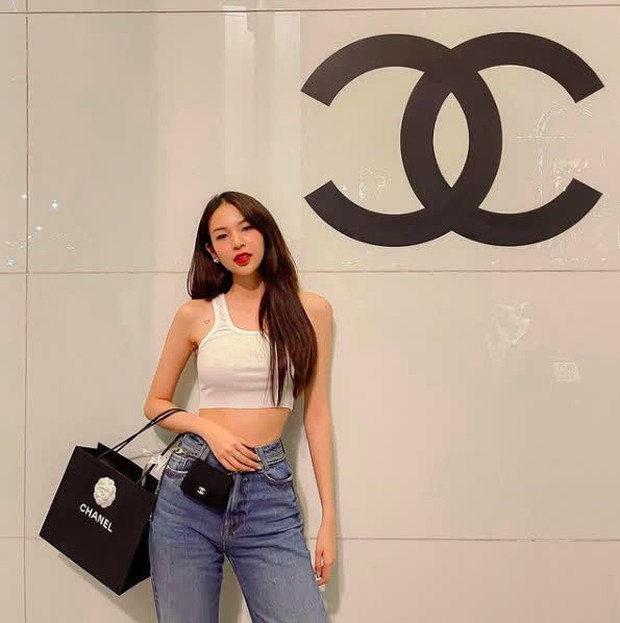 Cơn sốt quần jeans càn quét streetstyle sao Việt: Hà Tăng khí chất ngời ngời, Đồng Ánh Quỳnh ngọt nước hơn tuần trước - Ảnh 5.