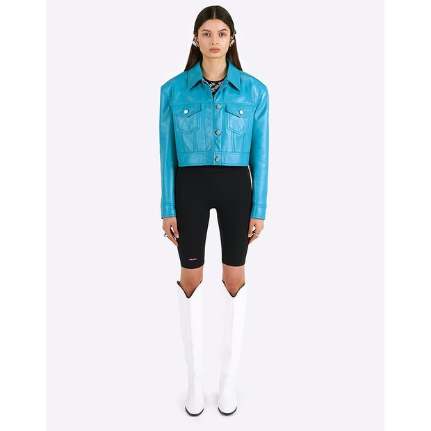 Lisa quả là vô cùng xinh đẹp, nhưng nhan sắc nàng không độ được chiếc áo cùng kiểu mái bết này! - Ảnh 3. Lisa quả là vô cùng xinh đẹp, nhưng nhan sắc nàng không độ được chiếc áo cùng kiểu mái bết này! - Ảnh 3.