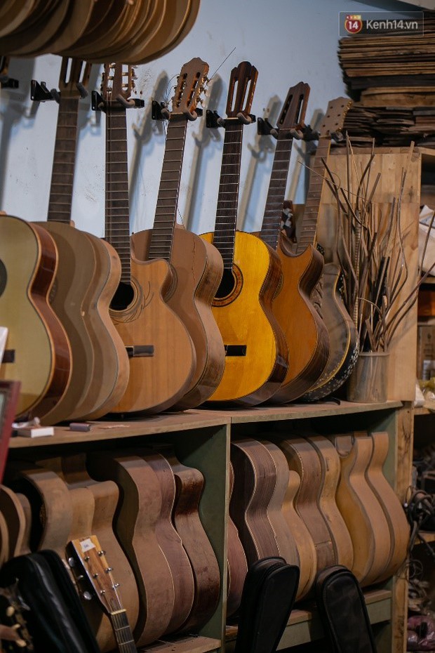 Chàng trai Sài Gòn 15 năm làm đàn guitar handmade: Có người nước ngoài mang bộ gỗ 70 triệu đến đặt mình làm - Ảnh 7.