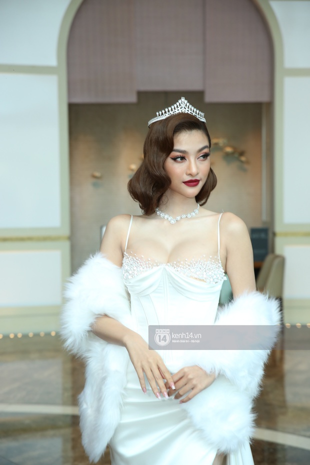 Thảm đỏ Miss World VN 2021: Đỗ Thị Hà lộ khuyết điểm, Lương Thùy Linh và dàn hậu chặt chém chưa nổi bằng bụng bầu của Tường San? - Ảnh 4.