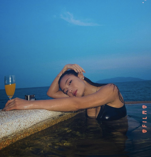 Binz và Châu Bùi cùng du hí ở vùng biển, phải chăng nam rapper là phó nháy, giúp nàng phô trọn 3 vòng bốc lửa nhường này? - Ảnh 5. Binz và Châu Bùi cùng du hí ở vùng biển, phải chăng nam rapper là phó nháy, giúp nàng phô trọn 3 vòng bốc lửa nhường này? - Ảnh 5.