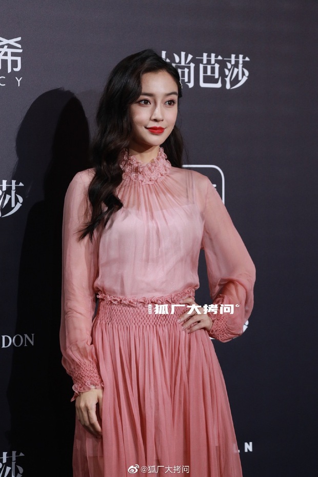 Thảm đỏ khủng Bazaar Icons: Angela Baby tuột dốc visual, Dương Tử gây thất vọng toàn tập vì chiếc váy rúm ró - Ảnh 4. Thảm đỏ khủng Bazaar Icons: Angela Baby tuột dốc visual, Dương Tử gây thất vọng toàn tập vì chiếc váy rúm ró - Ảnh 4.