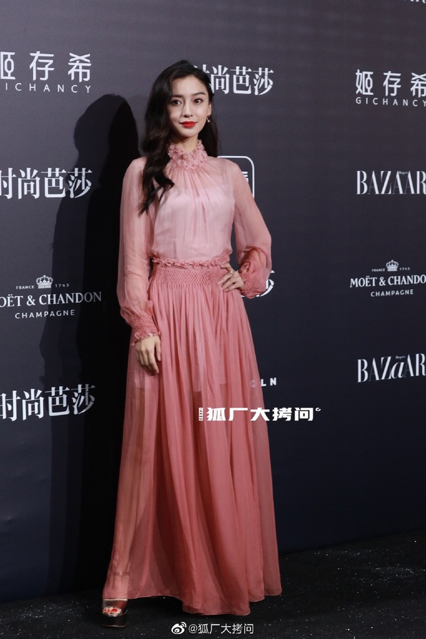 Thảm đỏ khủng Bazaar Icons: Angela Baby tuột dốc visual, Dương Tử gây thất vọng toàn tập vì chiếc váy rúm ró - Ảnh 3. Thảm đỏ khủng Bazaar Icons: Angela Baby tuột dốc visual, Dương Tử gây thất vọng toàn tập vì chiếc váy rúm ró - Ảnh 3.