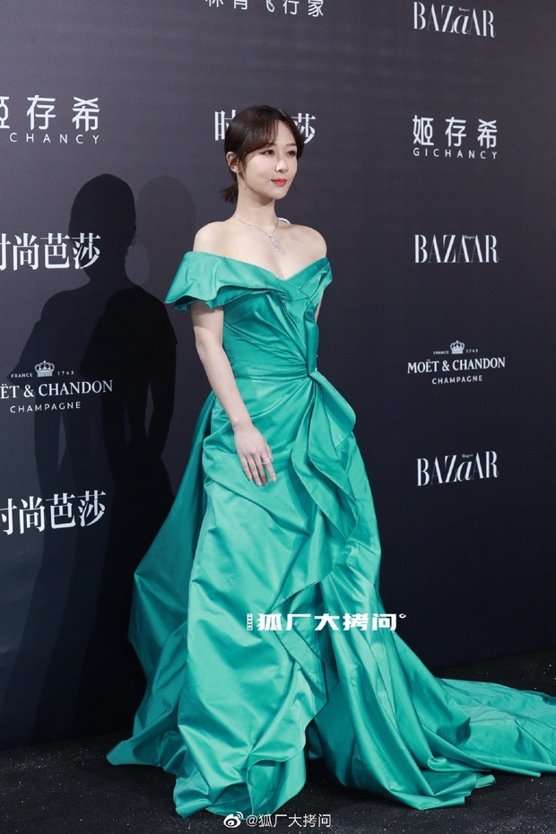 Thảm đỏ khủng Bazaar Icons: Angela Baby tuột dốc visual, Dương Tử gây thất vọng toàn tập vì chiếc váy rúm ró - Ảnh 5. Thảm đỏ khủng Bazaar Icons: Angela Baby tuột dốc visual, Dương Tử gây thất vọng toàn tập vì chiếc váy rúm ró - Ảnh 5.