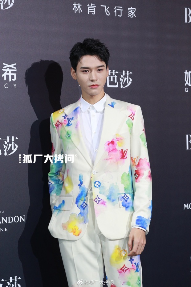 Thảm đỏ khủng Bazaar Icons: Angela Baby tuột dốc visual, Dương Tử gây thất vọng toàn tập vì chiếc váy rúm ró - Ảnh 14. Thảm đỏ khủng Bazaar Icons: Angela Baby tuột dốc visual, Dương Tử gây thất vọng toàn tập vì chiếc váy rúm ró - Ảnh 14.
