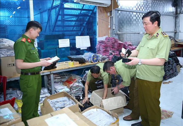 Triệt phá kho hàng giả, hàng nhái lớn nhất từ trước đến nay tại Ninh Bình - Ảnh 1.