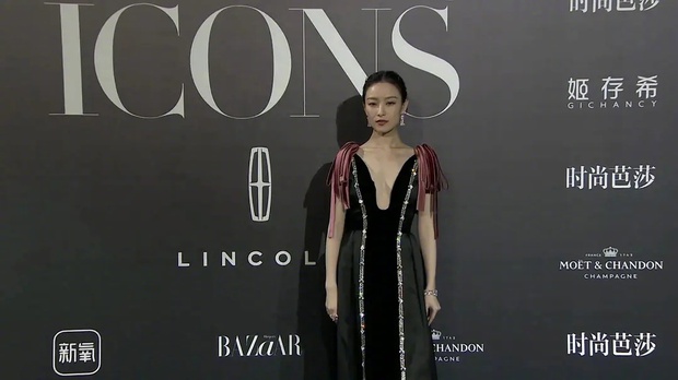 Ảnh không PTS của dàn người đẹp tại Bazaar Icons: Dương Tử lộ đầu to, Ming Xi tăng cân chóng mặt, chỉ có 1 người cân được tất - Ảnh 7. Ảnh không PTS của dàn người đẹp tại Bazaar Icons: Dương Tử lộ đầu to, Ming Xi tăng cân chóng mặt, chỉ có 1 người cân được tất - Ảnh 7.