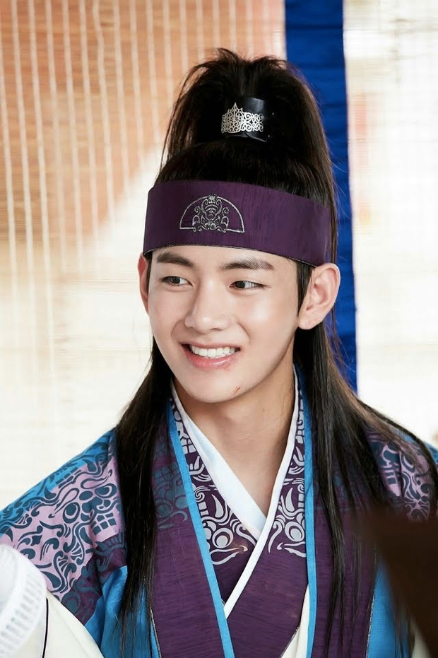 Tại sao BTS không hay đóng phim? Dân tình choáng nặng khi nghe lý do và mức cát xê của nam thần V so với Kim So Hyun - Ảnh 2. Tại sao BTS không hay đóng phim? Dân tình choáng nặng khi nghe lý do và mức cát xê của nam thần V so với Kim So Hyun - Ảnh 2.