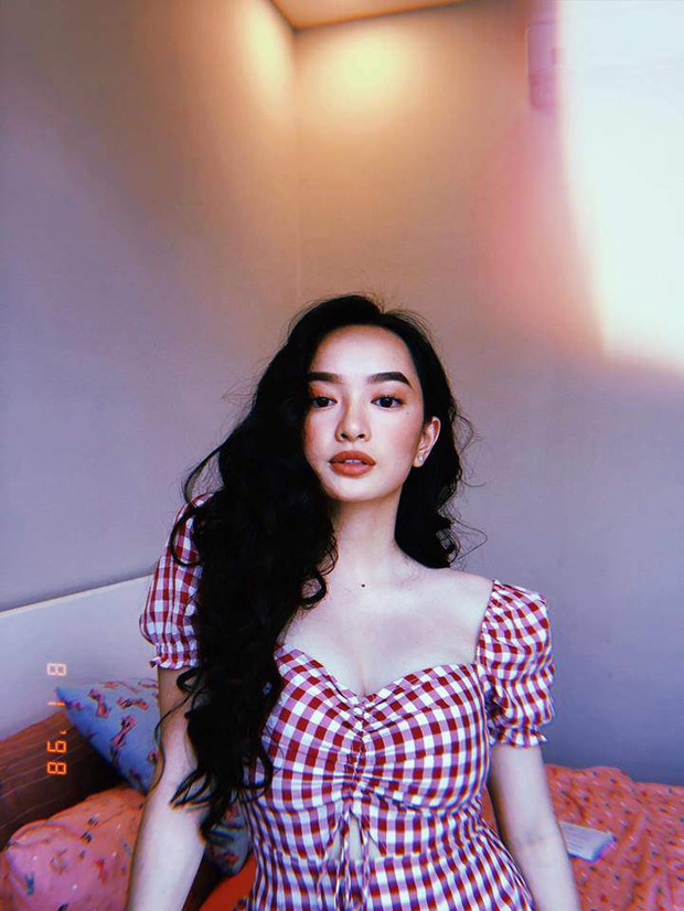 Hành trình nhan sắc của Kaity Nguyễn: Từ hotgirl ngực khủng đến ngọc nữ, lột xác ngoạn mục nhờ hút mỡ vòng 1 và giảm 9kg - Ảnh 21. Hành trình nhan sắc của Kaity Nguyễn: Từ hotgirl ngực khủng đến ngọc nữ, lột xác ngoạn mục nhờ hút mỡ vòng 1 và giảm 9kg - Ảnh 21.