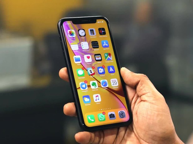 8/3 - Tặng quà phải chuẩn: Khoảng 12 triệu đồng, iPhone XR hay SE 2020? - Ảnh 2.