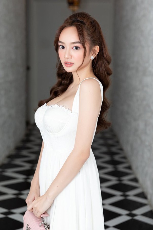 Hành trình nhan sắc của Kaity Nguyễn: Từ hotgirl ngực khủng đến ngọc nữ, lột xác ngoạn mục nhờ hút mỡ vòng 1 và giảm 9kg - Ảnh 20.