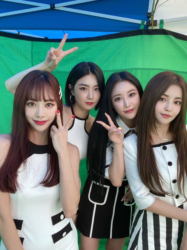 TWICE được cứu vớt khi bài debut lội ngược dòng sau 3 tháng, EXID và hàng loạt nhóm Kpop kém nổi thoát cảnh tan rã nhờ hit nở muộn - Ảnh 2. TWICE được cứu vớt khi bài debut lội ngược dòng sau 3 tháng, EXID và hàng loạt nhóm Kpop kém nổi thoát cảnh tan rã nhờ hit nở muộn - Ảnh 2.