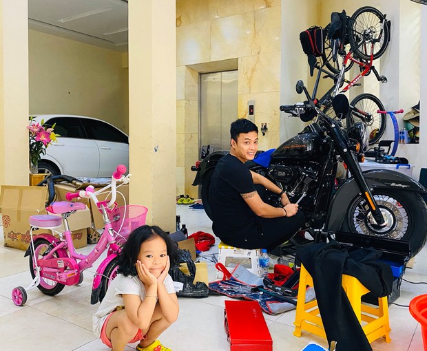 Nhan sắc dàn sao Hướng Dương Ngược Nắng ngoài đời: Cô Châu Hồng Diễm cực sành điệu, sốc nhất là NSND Thu Hà - Ảnh 4. Nhan sắc dàn sao Hướng Dương Ngược Nắng ngoài đời: Cô Châu Hồng Diễm cực sành điệu, sốc nhất là NSND Thu Hà - Ảnh 4.