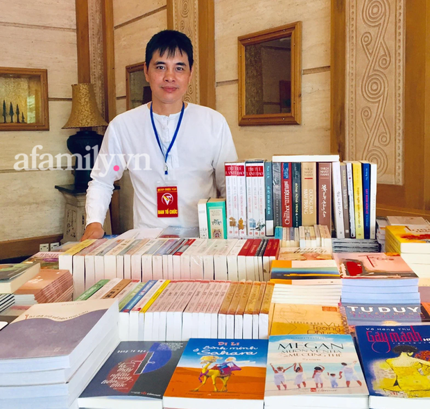 Tác giả nổi tiếng nhận định: Trong tương lai, biết và sử dụng tiếng Anh thành thạo sẽ không còn là một ưu thế trong tuyển dụng, cha mẹ cần cho con học thêm ngoại ngữ - Ảnh 2.