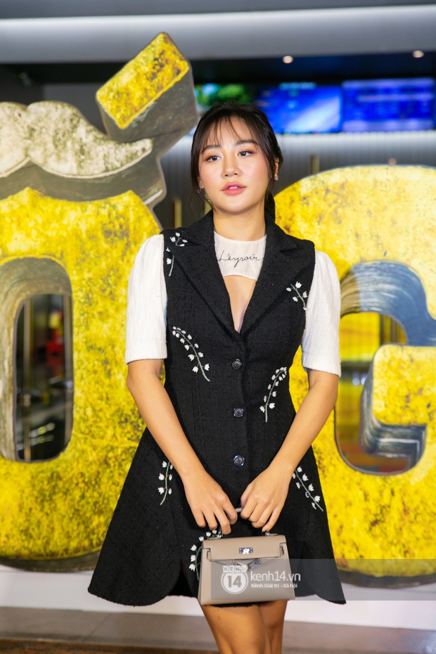 Cặp đôi nhà Đông Nhi, Lệ Quyên thi nhau show ân ái không kém cạnh Trấn Thành - Hariwon ở siêu thảm đỏ Bố Già - Ảnh 12. Cặp đôi nhà Đông Nhi, Lệ Quyên thi nhau show ân ái không kém cạnh Trấn Thành - Hariwon ở siêu thảm đỏ Bố Già - Ảnh 12.