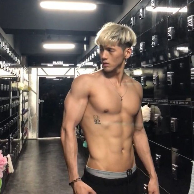 Không ngờ nam Idol có body hot nhất nhì Kpop cũng từng là nạn nhân của bạo lực học đường! - Ảnh 6. Không ngờ nam Idol có body hot nhất nhì Kpop cũng từng là nạn nhân của bạo lực học đường! - Ảnh 6.