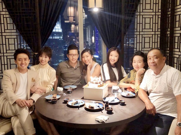 Trấn Thành chia sẻ xúc động về ba trên Facebook cá nhân, nhưng màn nịnh nọt của Hari làm netizen hoang mang không biết ai mới là con ruột - Ảnh 5. Trấn Thành chia sẻ xúc động về ba trên Facebook cá nhân, nhưng màn nịnh nọt của Hari làm netizen hoang mang không biết ai mới là con ruột - Ảnh 5.