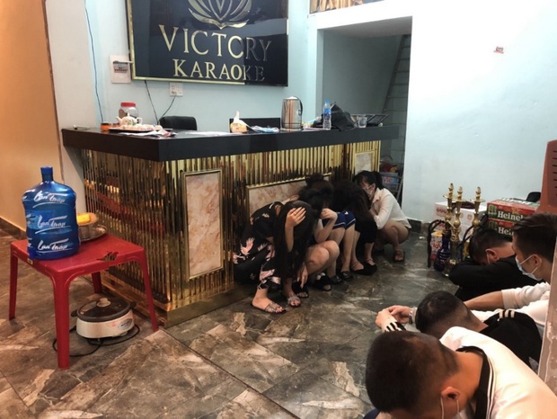 12 “nam thanh nữ tú” ở Quảng Ninh tổ chức sử dụng ma túy giữa mùa dịch - Ảnh 1.