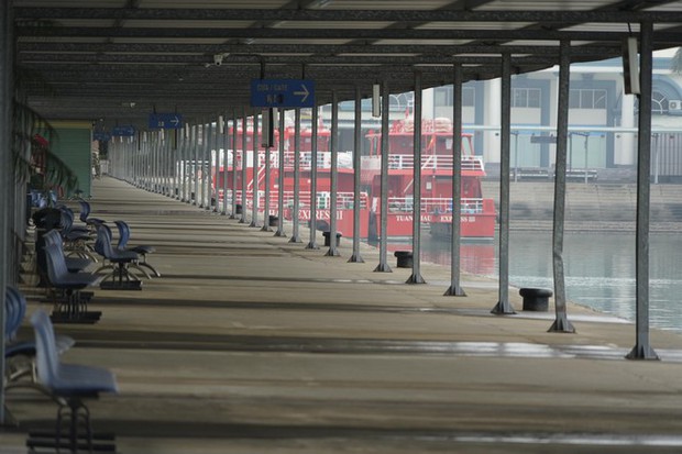 Mở cửa du lịch nội tỉnh, Hạ Long vẫn vắng như chùa bà Đanh - Ảnh 2.