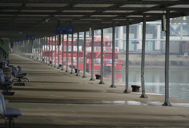 Mở cửa du lịch nội tỉnh, Hạ Long vẫn vắng như chùa bà Đanh - Ảnh 1.