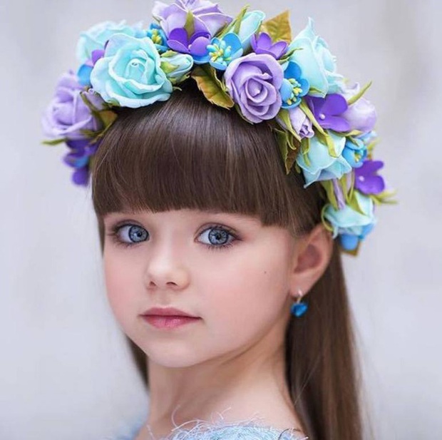 Cô bé người Nga được mệnh danh đẹp nhất thế giới 4 năm trước: Hiện tại vẫn gây sốt vì quá xinh đẹp, bất ngờ nhất là chuyện học hành - Ảnh 3. Cô bé người Nga được mệnh danh đẹp nhất thế giới 4 năm trước: Hiện tại vẫn gây sốt vì quá xinh đẹp, bất ngờ nhất là chuyện học hành - Ảnh 3.