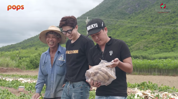 Fan rần rần trước khoảnh khắc Trường Giang và Chi Dân mua 2 tấn khoai mì ủng hộ các cô chú nông dân khi thấy giá bán quá rẻ - Ảnh 4.