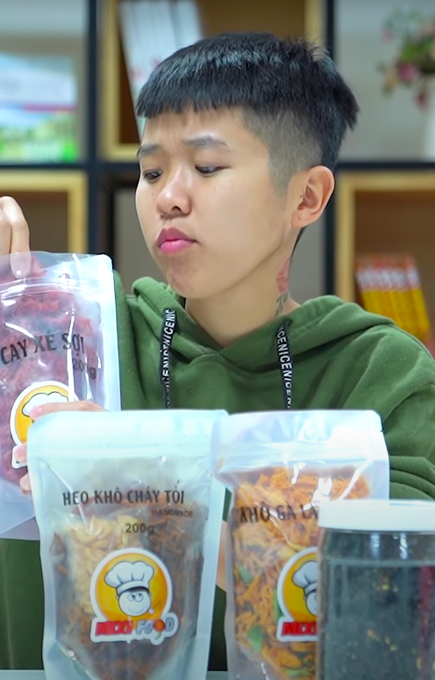 TikToker Tôm La Cà review shop ăn vặt của Độ Mixi như thế nào mà khiến dân mạng nháo nhào? - Ảnh 3. TikToker Tôm La Cà review shop ăn vặt của Độ Mixi như thế nào mà khiến dân mạng nháo nhào? - Ảnh 3.