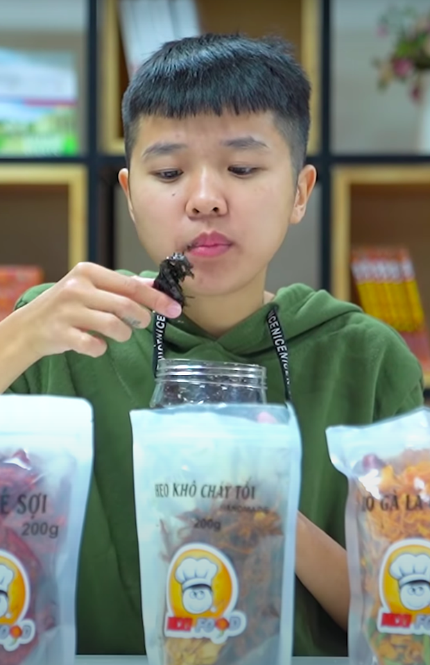 TikToker Tôm La Cà review shop ăn vặt của Độ Mixi như thế nào mà khiến dân mạng nháo nhào? - Ảnh 6. TikToker Tôm La Cà review shop ăn vặt của Độ Mixi như thế nào mà khiến dân mạng nháo nhào? - Ảnh 6.