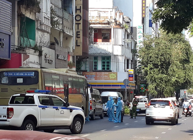 Phát hiện 35 người Trung Quốc nghi nhập cảnh trái phép tại khách sạn trung tâm Sài Gòn  - Ảnh 2.