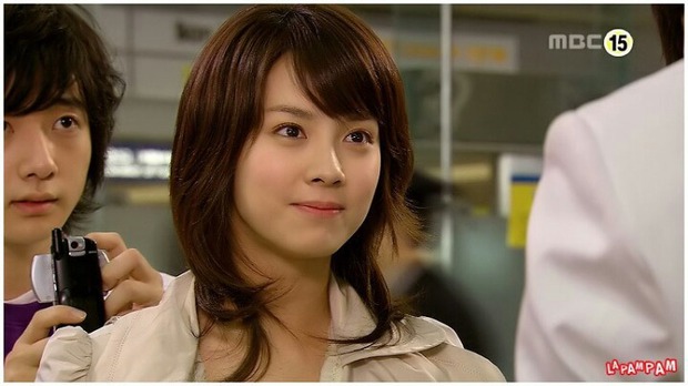 Knet bất ngờ đào lại ảnh mợ ngố Song Ji Hyo từ thời đóng Hoàng Cung, ăn thịt đường tăng hay gì mà trẻ vậy? - Ảnh 6. Knet bất ngờ đào lại ảnh mợ ngố Song Ji Hyo từ thời đóng Hoàng Cung, ăn thịt đường tăng hay gì mà trẻ vậy? - Ảnh 6.