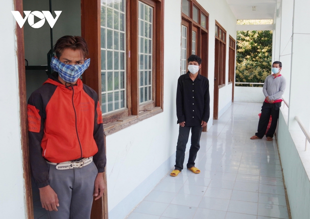 Kon Tum khẩn trương truy tìm, xử lý 2 đối tượng bỏ trốn khỏi khu cách ly - Ảnh 1. Kon Tum khẩn trương truy tìm, xử lý 2 đối tượng bỏ trốn khỏi khu cách ly - Ảnh 1.